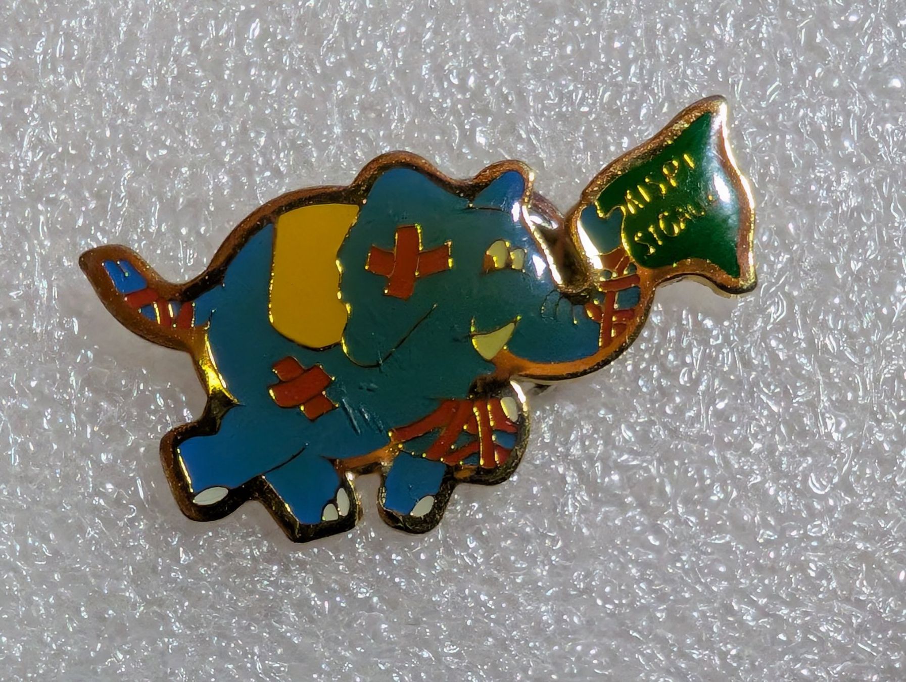 Plaketten & Abzeichen: Ansteckpin 205: Elefant – Gebraucht aus Oppligen von Pin-Fall-Shop