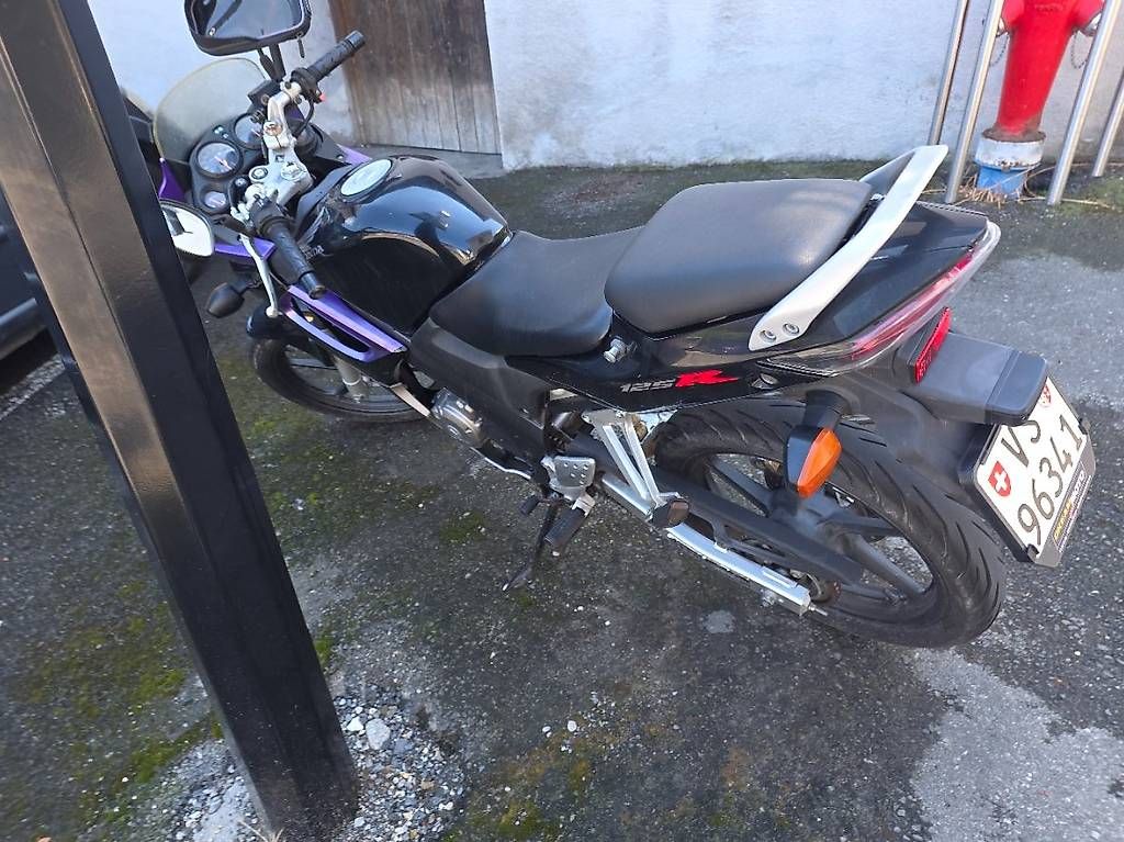 Honda Strada: Honda CBR 125cc - Occasion à saisir – Usato da St-Gingolph venduto da Caapii 1