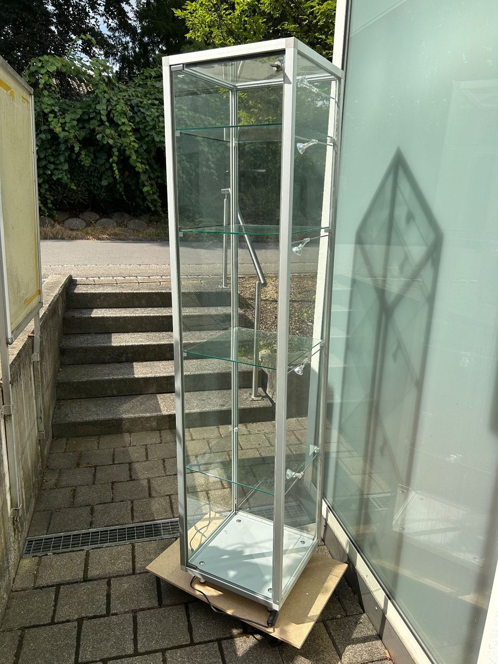 Vitrines: Glasvitrine mit Beleuchtung – D'occasion à Aarau par Tanichtis01