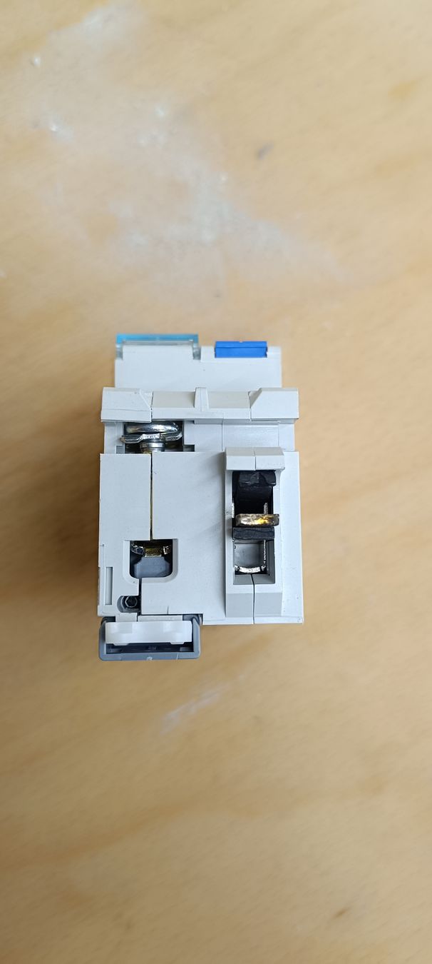 Hager Alimentazione elettrica: 13A/30 mA FILS gebraucht – Usato da Bonstetten venduto da Promix1 4