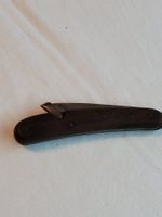 Vieux couteau de poche, manche en bois, lame acier. (492)