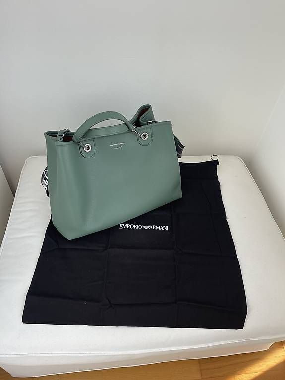 Taschen für Damen: Armani Handtasche – Gebraucht aus Suhr von D6lf6n