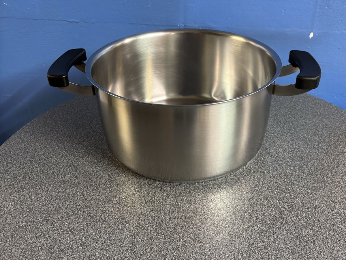 Pentole: Edelstahltopf mit Deckel – 25 cm Durchmesser. – Usato da Uster venduto da leone28 1