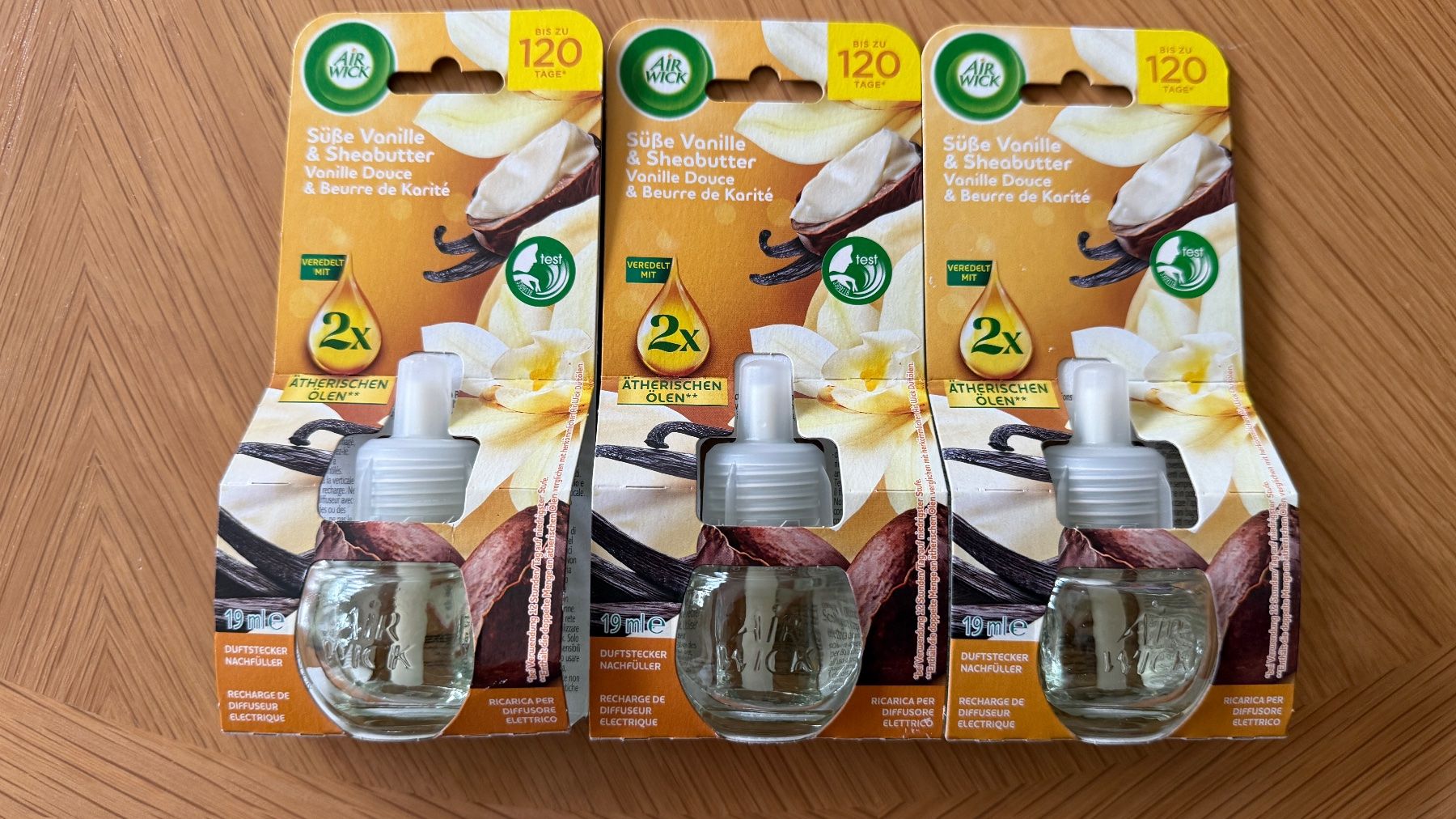 Air Wick Spray per ambienti: Air Wick 3x Süsse Vanille & Sheabutter Nachfüller 19 ml – Nuovo e nell'imballaggio originale da Basel venduto da Boelleli69