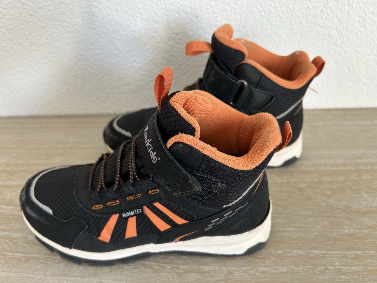 Scarpe per ragazzi: Kinder Schuhe Romikids schwarz orange Grösse 32 – Usato da Wolhusen venduto da eve_m6cg 1