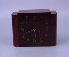 Art Deco Tischuhr
