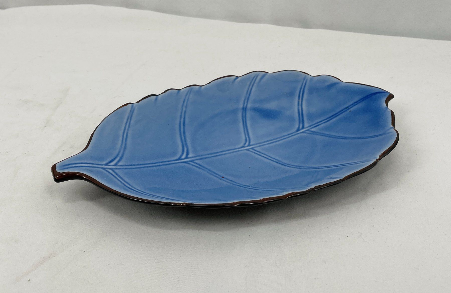 Piatti: Assiette-plat bleu en forme de feuille – Usato da Lausanne venduto da PlusValue_Lausanne 1
