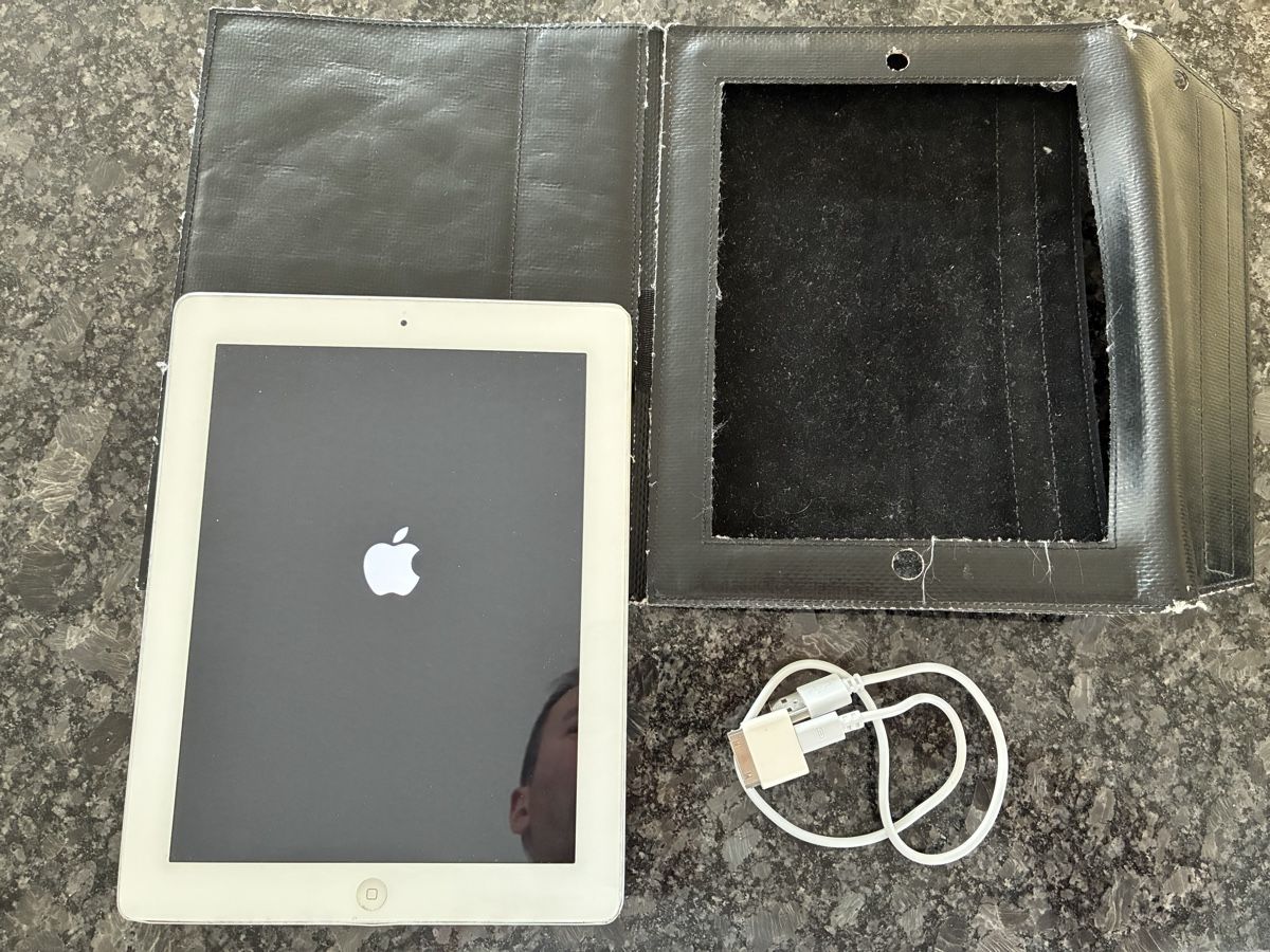 Apple Tablet PC: iPad 2 mit FREITAG Hülle - Ipad ist defekt! – Difettoso da Lenzburg venduto da freechim 1
