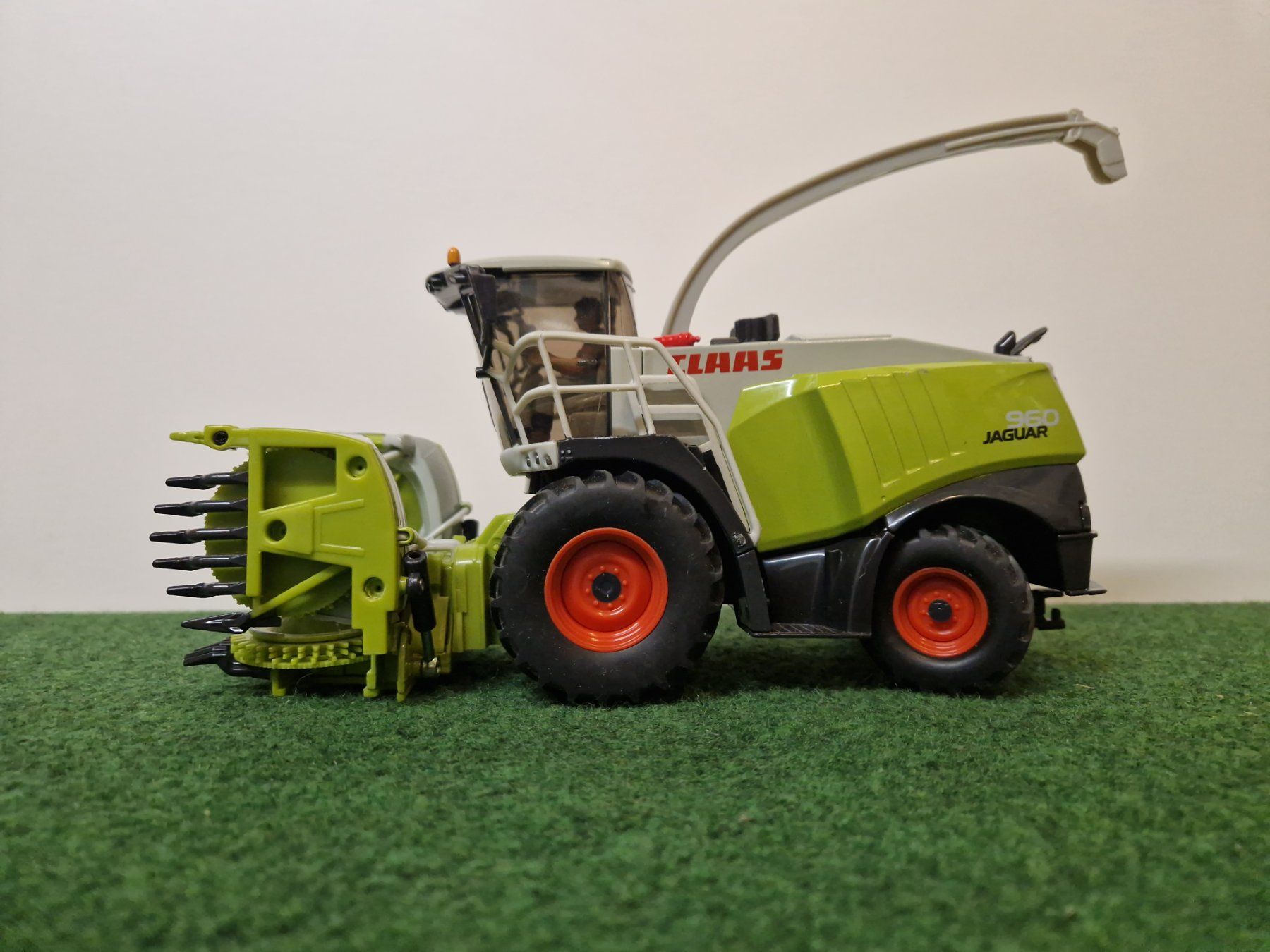 Siku Kit di modellismo & Modellini statici: Siku Claas Jaguar 1:32 – Usato da Thun venduto da ZweifelChipss 3