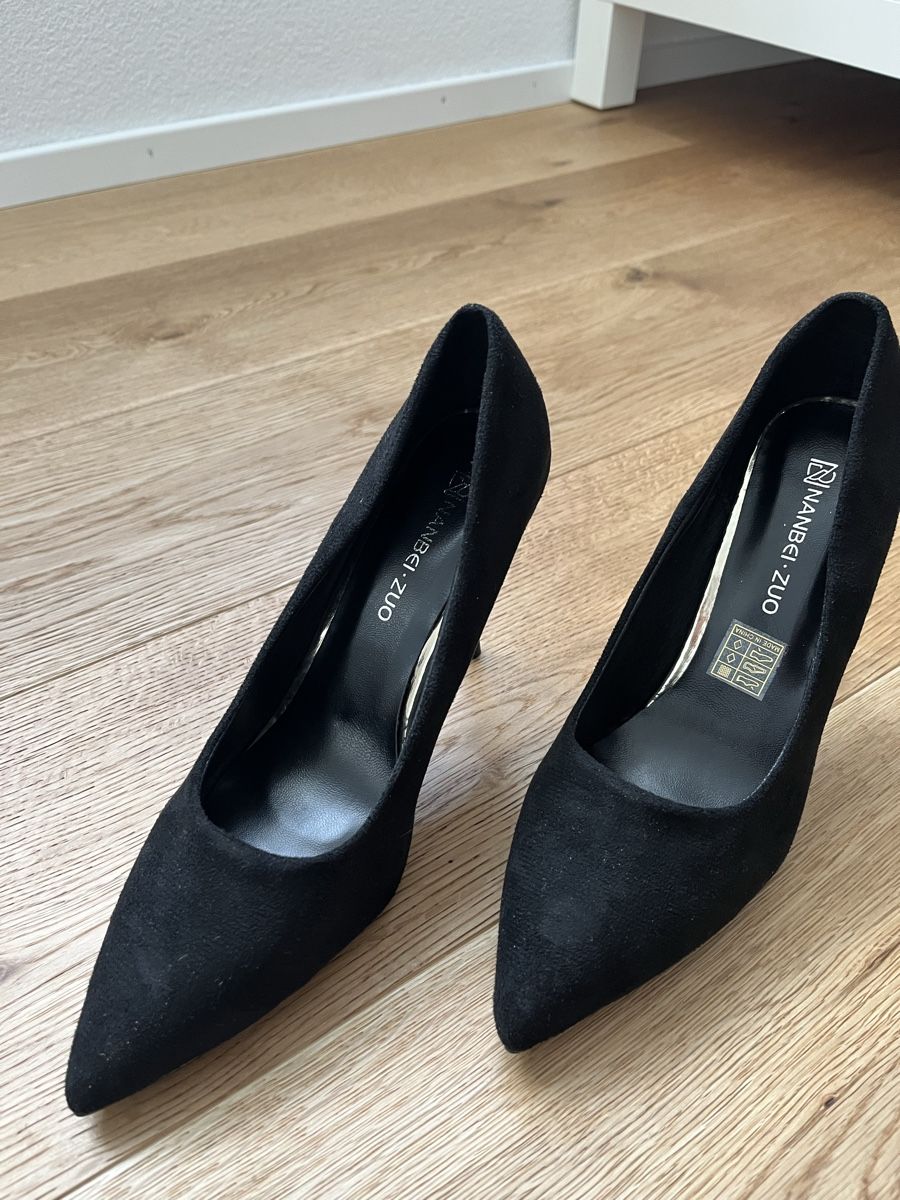 Scarpe da donna: Schwarze Schuhe grösse 40 – Nuovo (secondo la descrizione) da Sirnach venduto da aru_7cc2 1