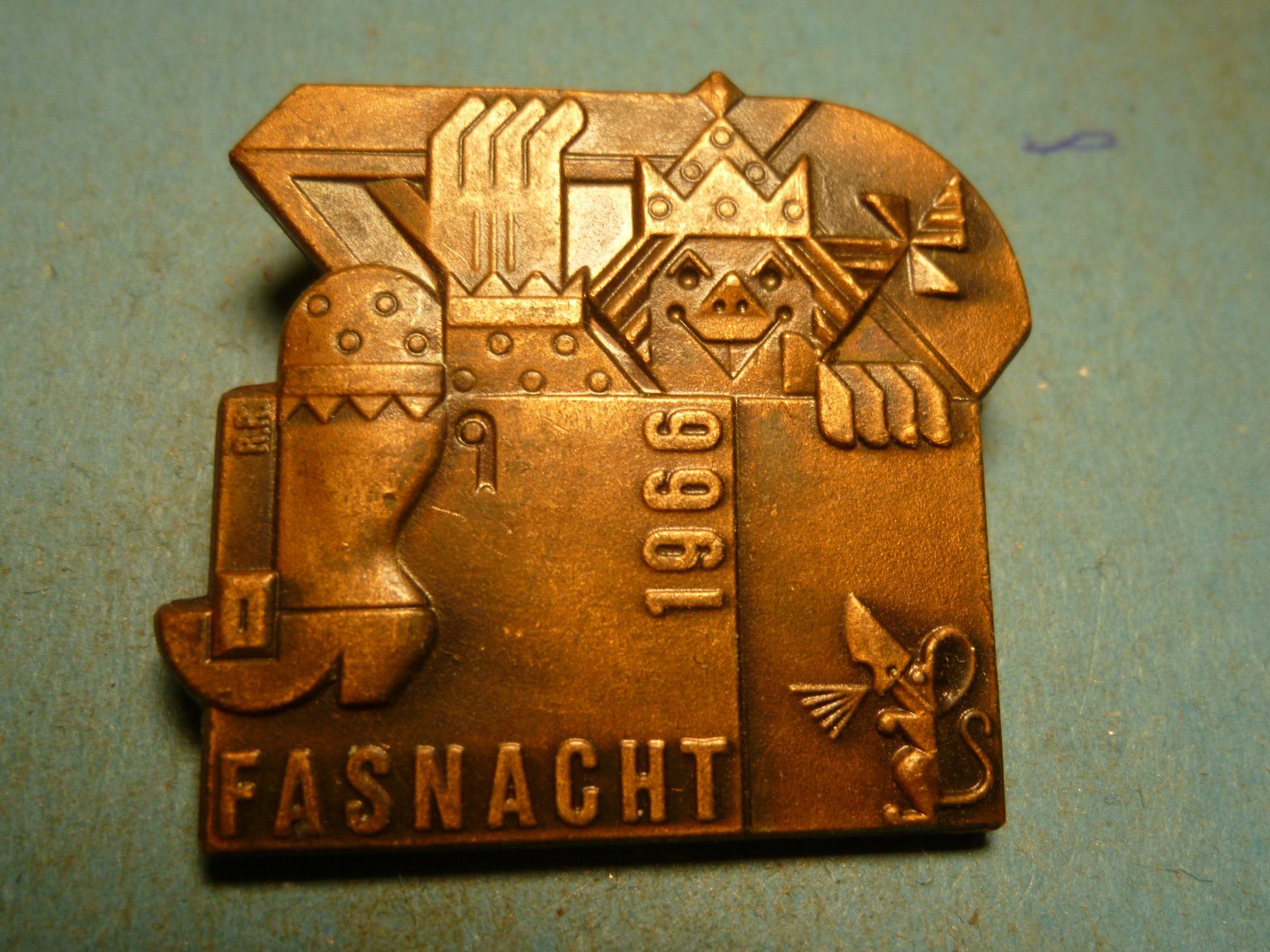 Plaketten & Abzeichen: BASEL 1966 BRONZE – Gebraucht aus Ried (Muotathal) von Mandarin02