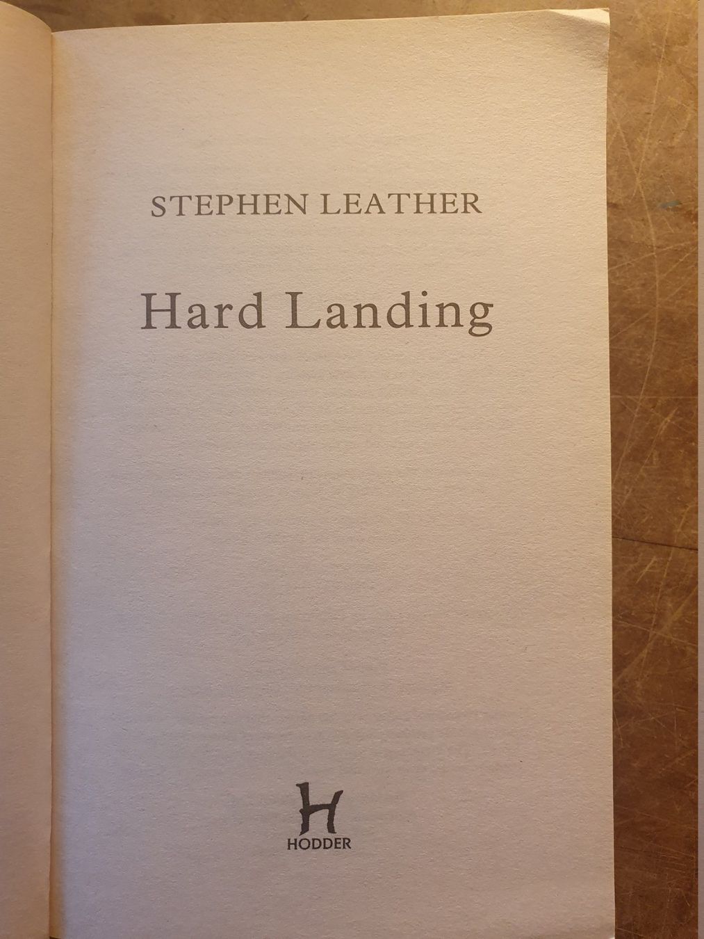 Libri: Hard Landing - Stephen Leather – Usato da Zürich venduto da loosebone 3