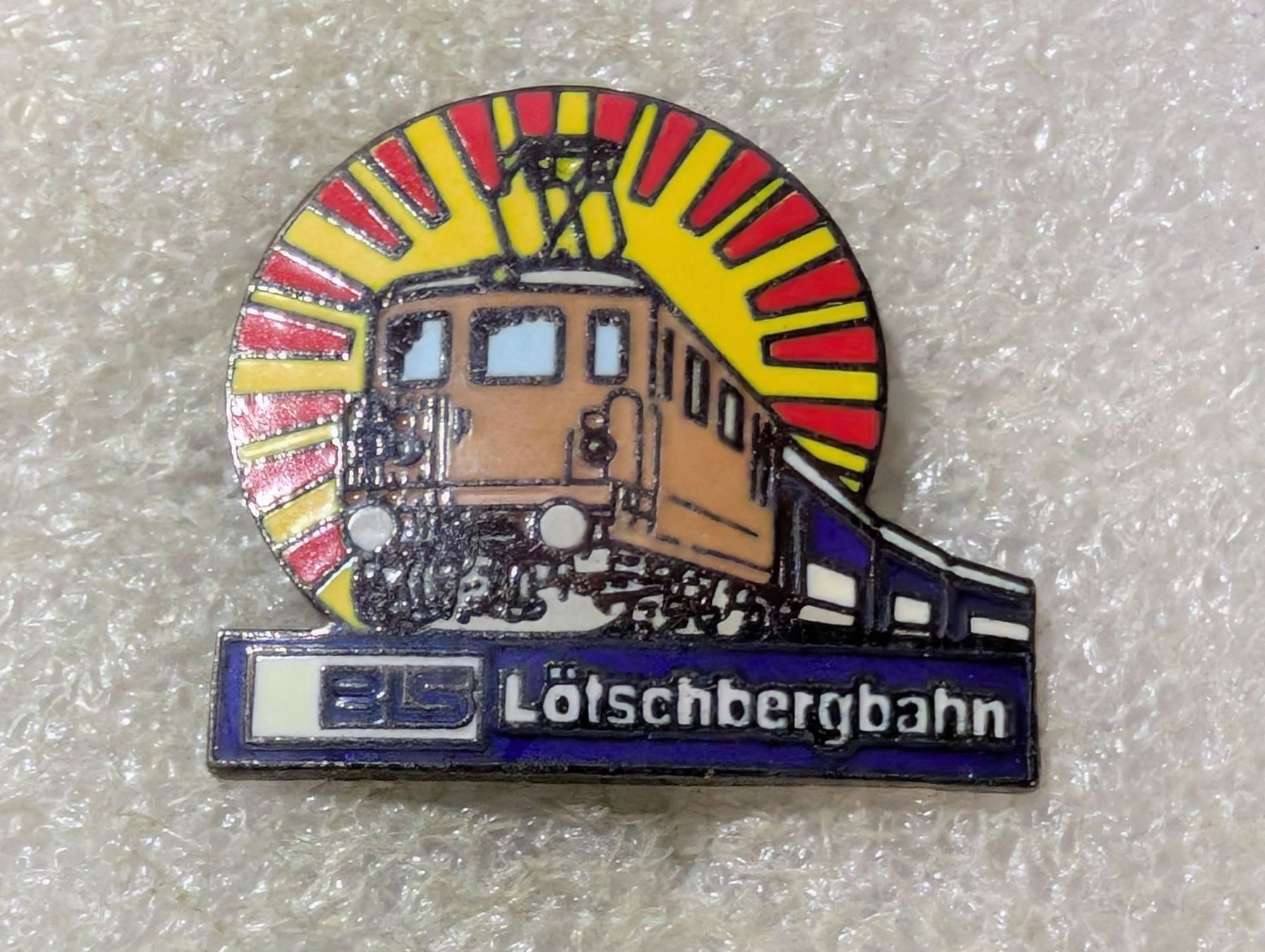 Placchette & Badge: Ansteckpin 40: Eisenbahn BLS Lötschbergbahn – Usato da Oppligen venduto da Pin-Fall-Shop