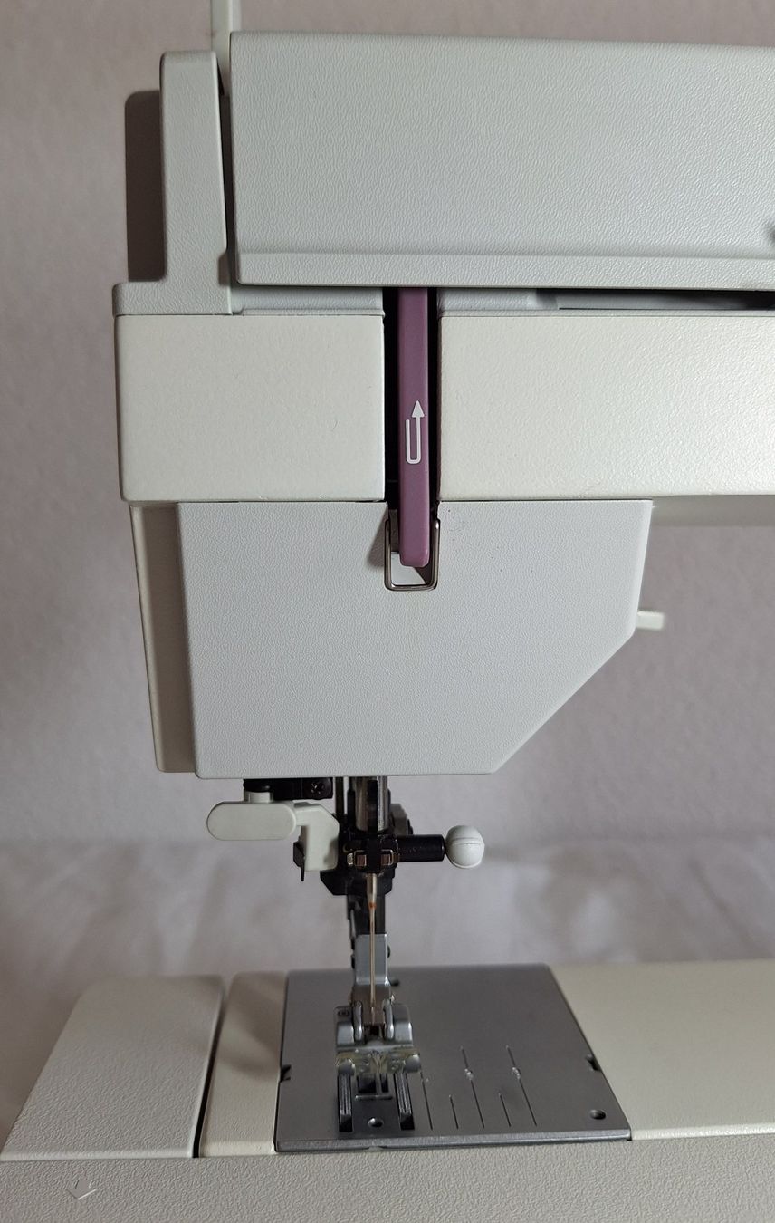 Pfaff Macchine da cucire: PFAFF Nähmaschine 1051 – Usato da Hochdorf venduto da Guidoni 5