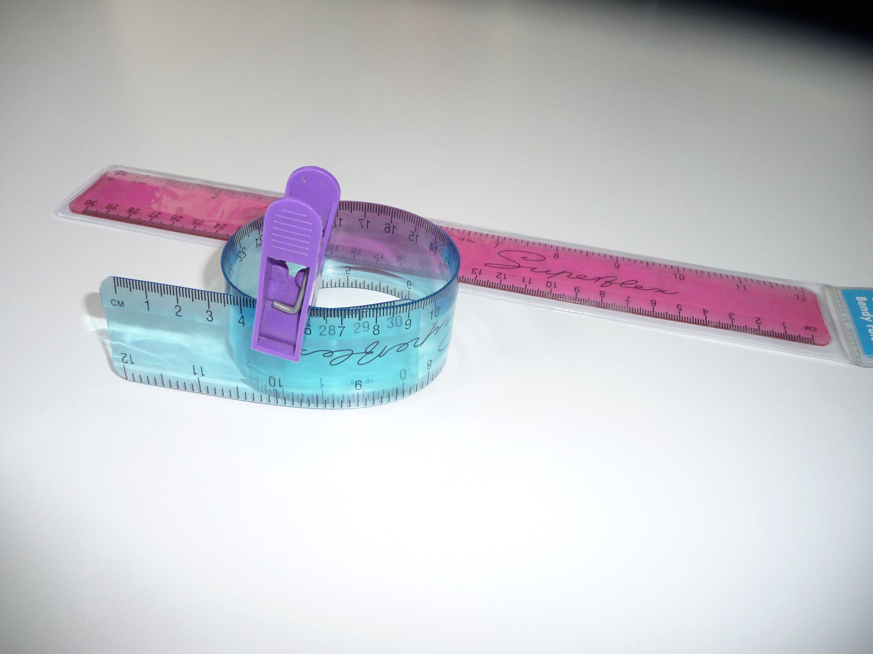 Sonstiges Schreiben & Zeichnen: biegbarer Massstab 30 cm "bendy ruler" NEU und "bruchsicher" – Neu und originalverpackt aus Winterthur von ricofly