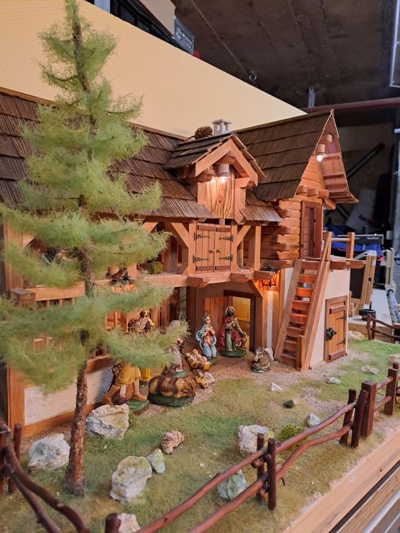 Weihnachtskrippe Aus Holz – 5-teiliges Set Im Rustikalen Bauernhaus-Stil, Tischdekoration (dunkelblau)