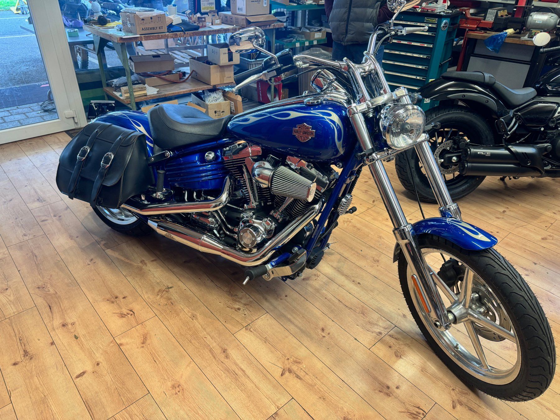 Harley-Davidson Chopper: HARLEY DAVIDSON ROCKER C FXCWC – Usato da Avenches venduto da BOOTTRANSPORTE 4