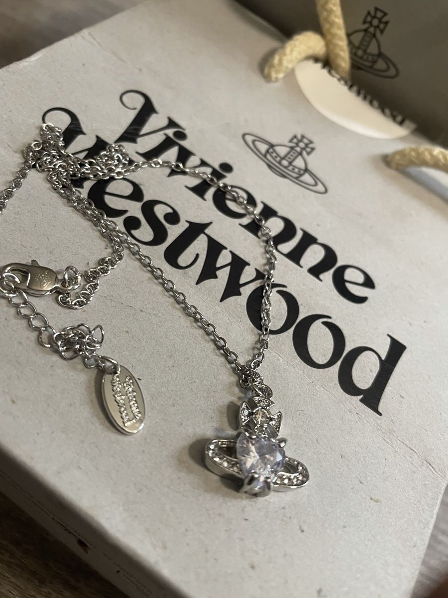 Colliers: Vivienne Westwood Necklaces – Neuf (Voir description) à Balerna par jay_9qzs 3