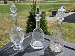 3 Karaffen Kristall Glas mit Schliffstopfen Vintage guter Zu