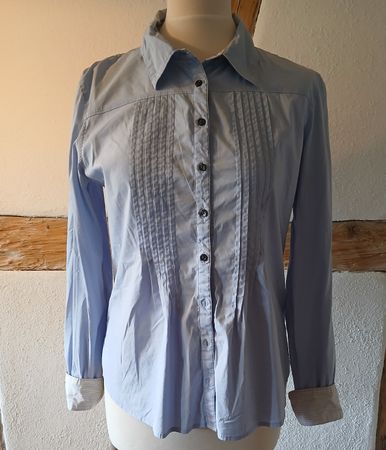 Helles Hemd mit Details, Gr. 40, ideal für den Frühling!