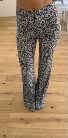 Hosen Blumenmuster Pull&Bear Grösse S neuwertig