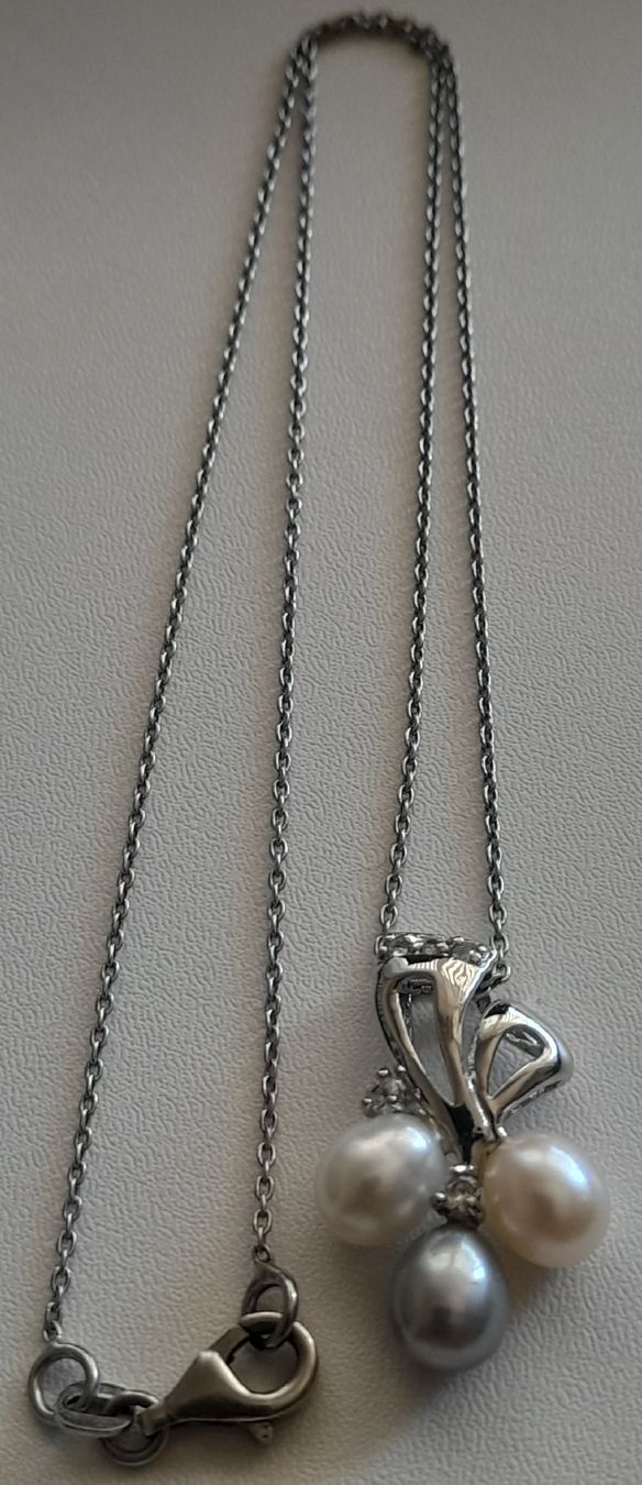 Colliers: Collier élégant en argent 925 et perles.  – D'occasion à Lausanne par Glam-Luxe 1