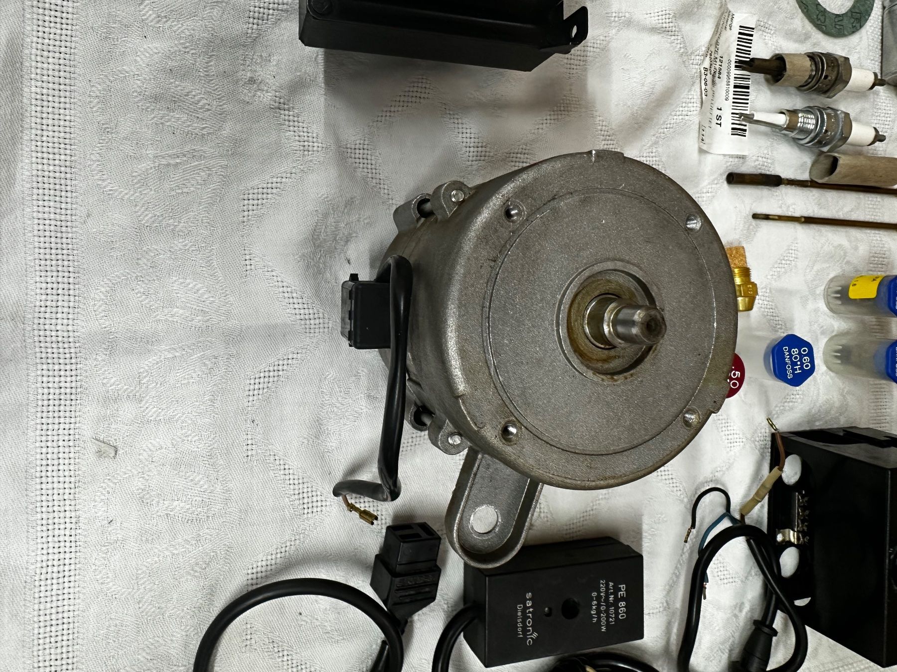 Heizgeräte: Heizung ELCO Low - Nox Material zu Blau Brenner. AGA – Gebraucht aus Thun von Eugen 6