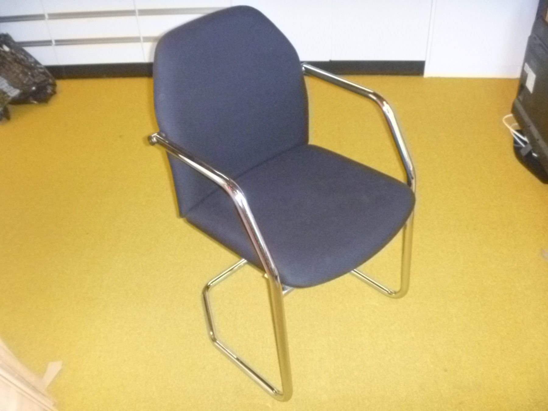 Stühle: Stahlrohrstuhl Chrom schwarz – Gebraucht aus Rüti ZH von baumchen