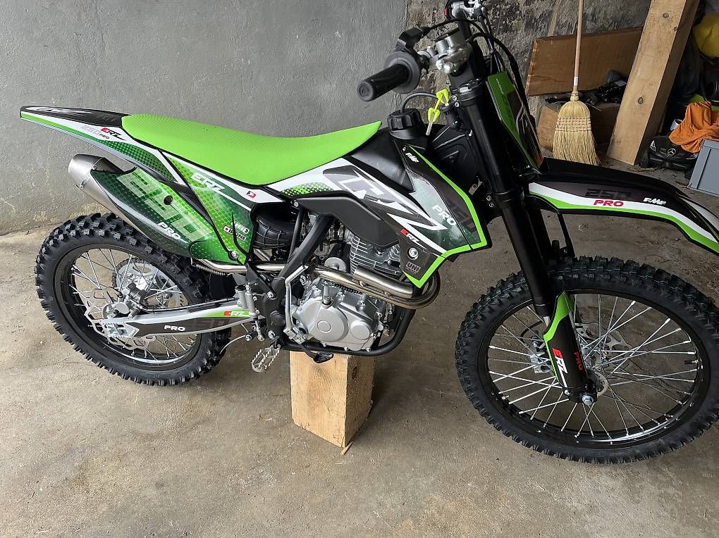 Enduro: Moto ERZ – D'occasion à Le Locle par luthin01