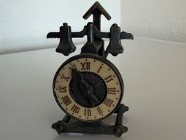 Puppenstuben Uhr, mit drehbaren Zeigern + Glocken, Spitzer