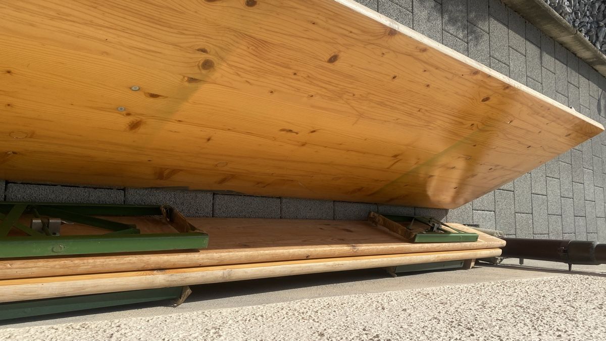 Tischset: Festbankgarnitur – Gebraucht aus Wauwil von Shine24 2
