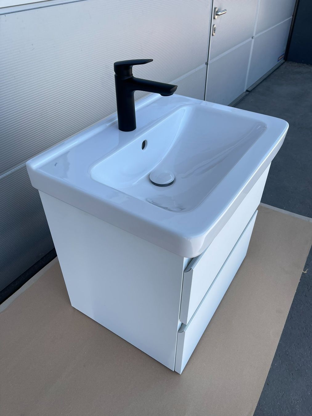 Lavabi & lavandini: Waschtisch / Lavabo mit Unterbau – Nuovo (secondo la descrizione) da Münchwilen TG venduto da IntoMotion_GmbH