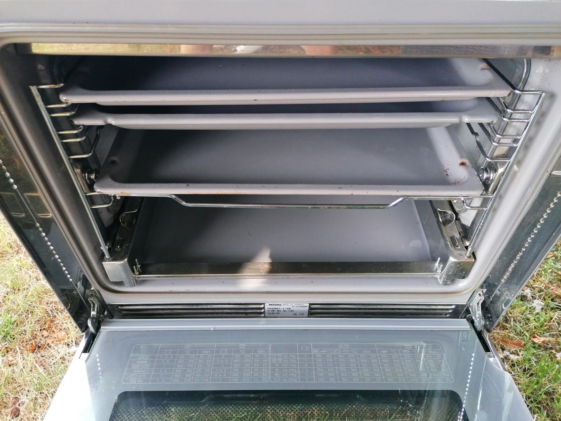 Miele Fours: Miele Backofen, Einbaubackofen – D'occasion à Arch par Tino57 8
