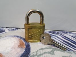 1 Vorhängeschloss REESE USA, mit Schlüssel (LOT0#MBS3)