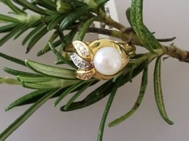 750/18Kt. Gelb/Weissgold Damenring mit Akoya Z’P u. Diamant