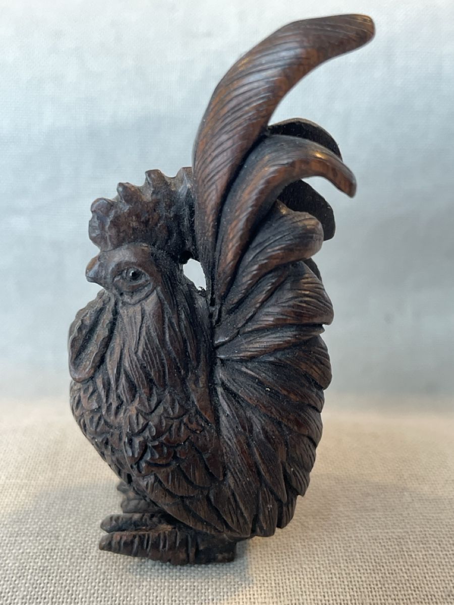 Statuette: Netsuke Holz, stolzer Hahn, signiert – Usato da Embrach venduto da Gauvain1
