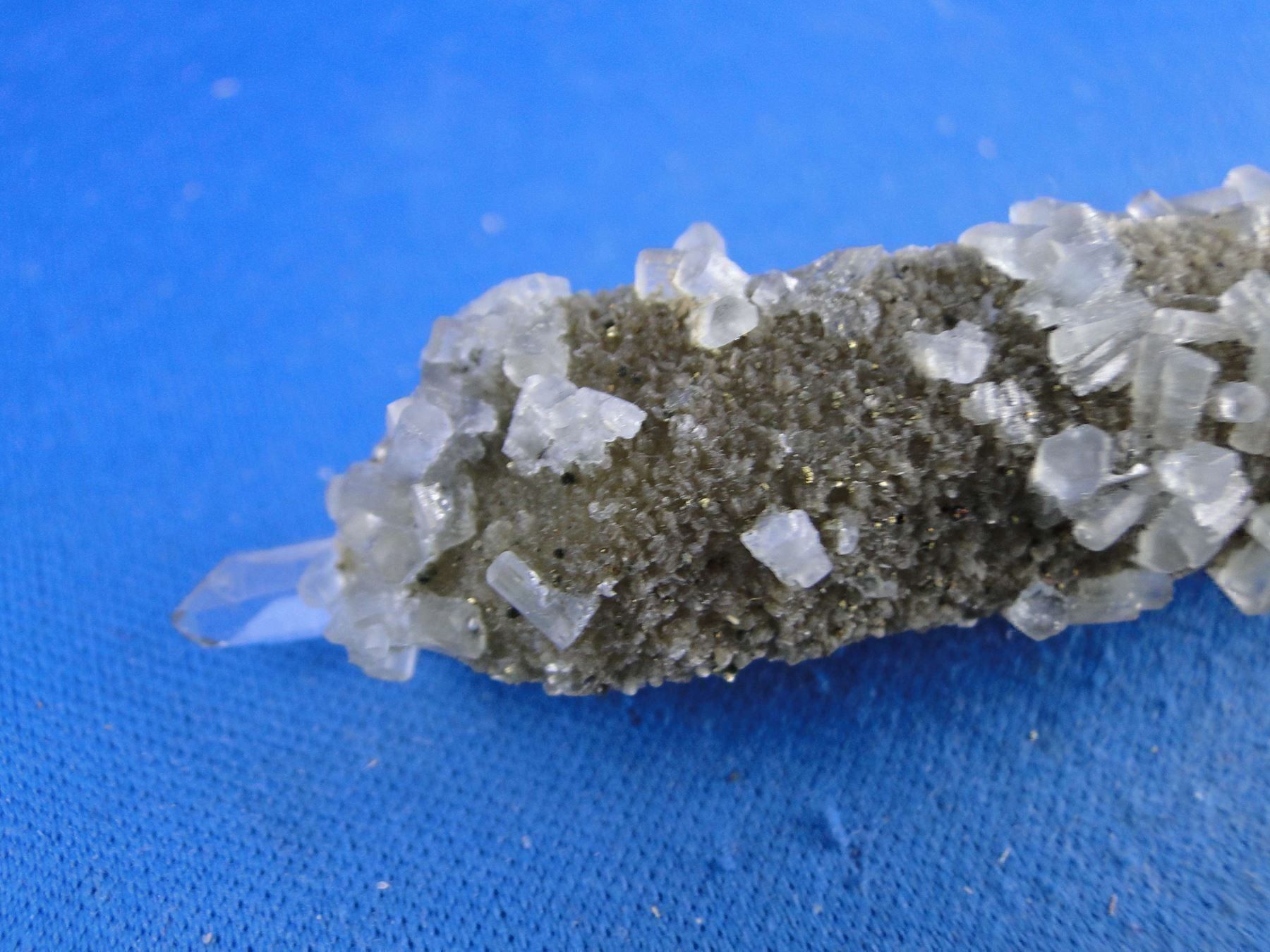 Minerali & Pietre curative: Apatit auf Quartz – Usato da Schinznach Bad venduto da Demerald 1