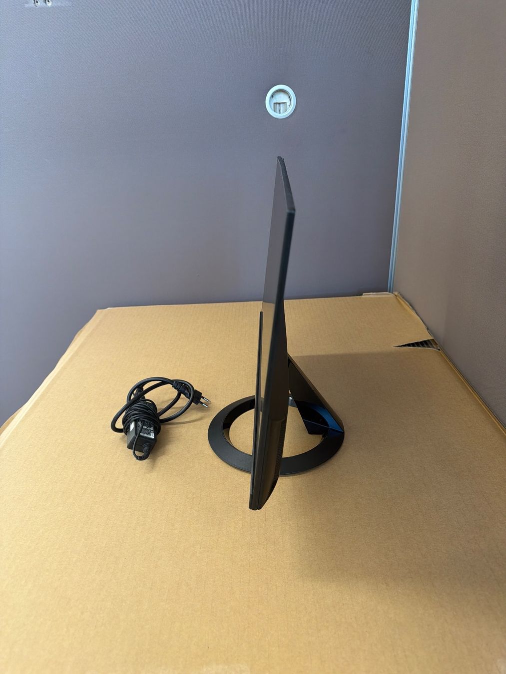 Asus Monitor: ASUS VZ229HE 21.5" Monitor – Usato da Dietlikon venduto da ComdatAG 2