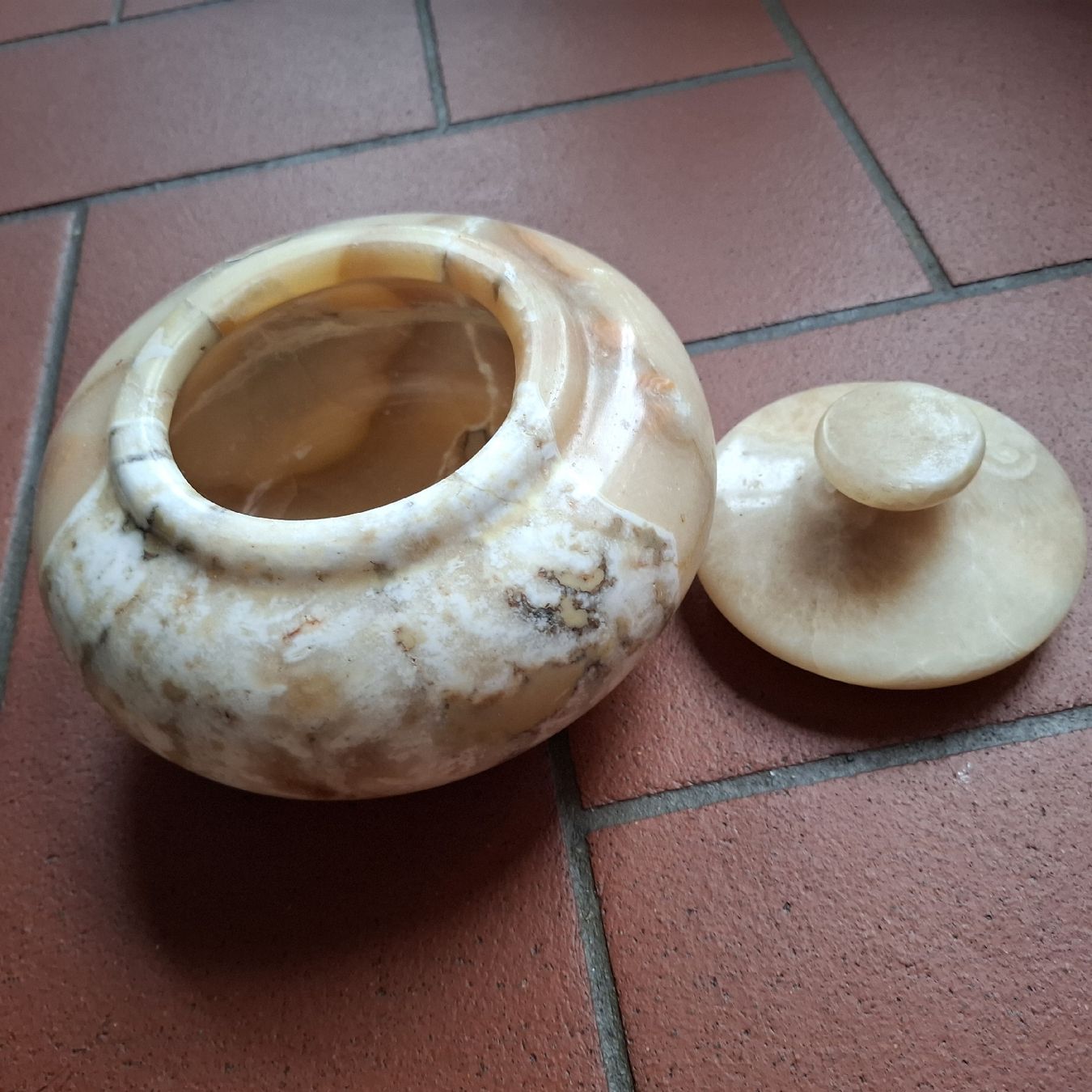 Altro in Decorazioni & Accessori: Schmuckdose  Alabaster Vintage Dose Dose mit Deckel Stei – Usato da Bedigliora venduto da Dolcezza0 1
