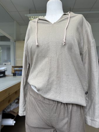 Handgenähtes Leinen-Outfit – Bühnenmode mit Alltagskomfort