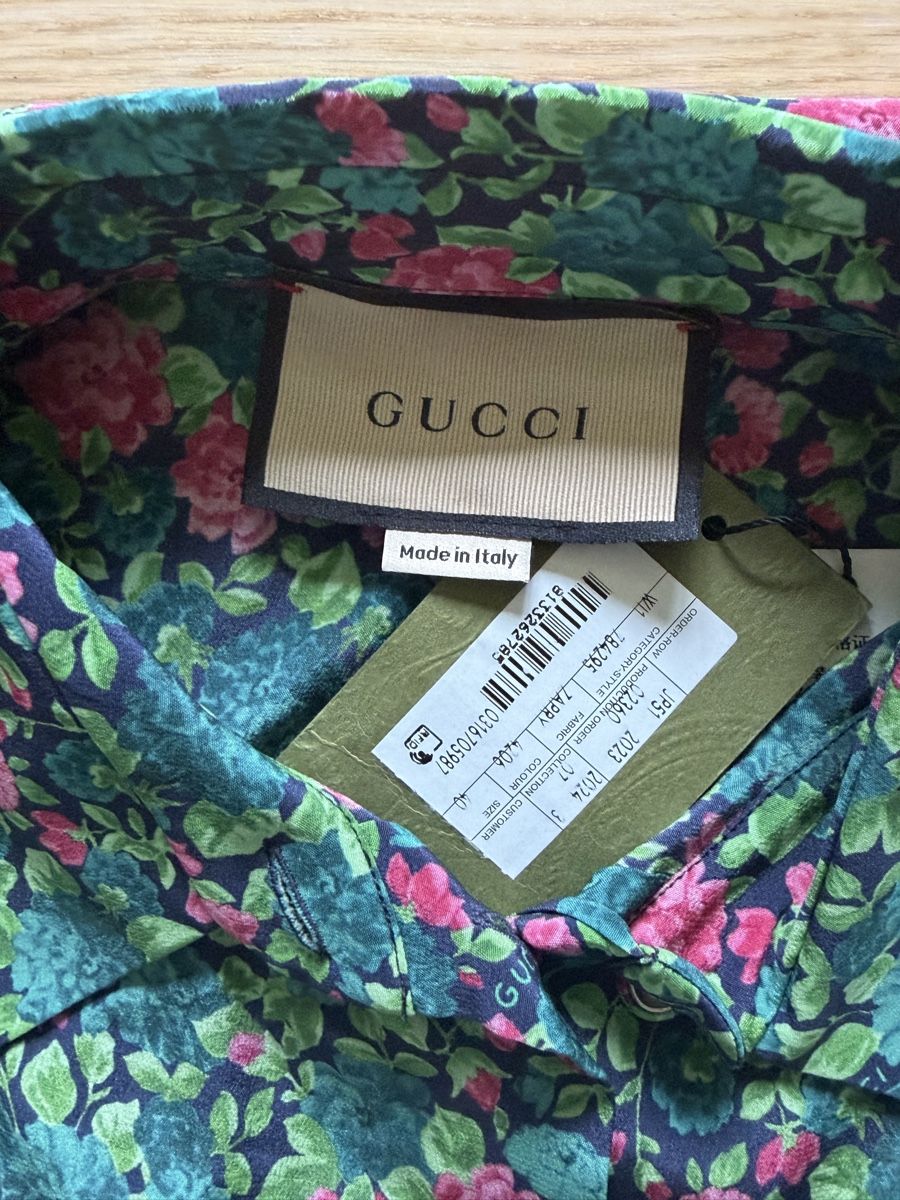 Gucci Chemisiers: Gucci Bluse – Neuf avec emballage d'origine à Zürich par cha_y9x8 1