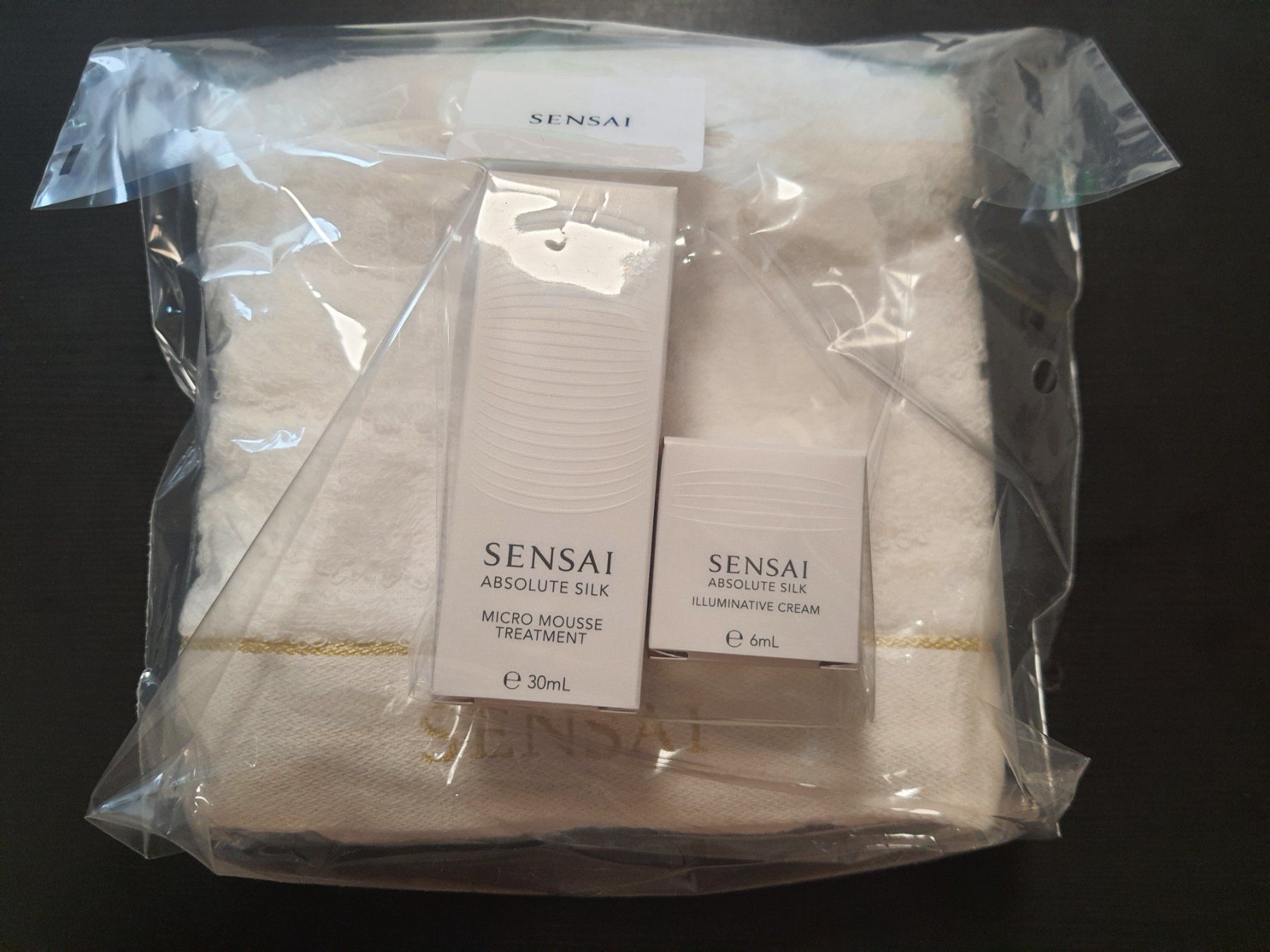 Cura del viso: Sensai Geschenk-Set Absolute Silk – Nuovo e nell'imballaggio originale da Zollikerberg venduto da Sell-Buy-it