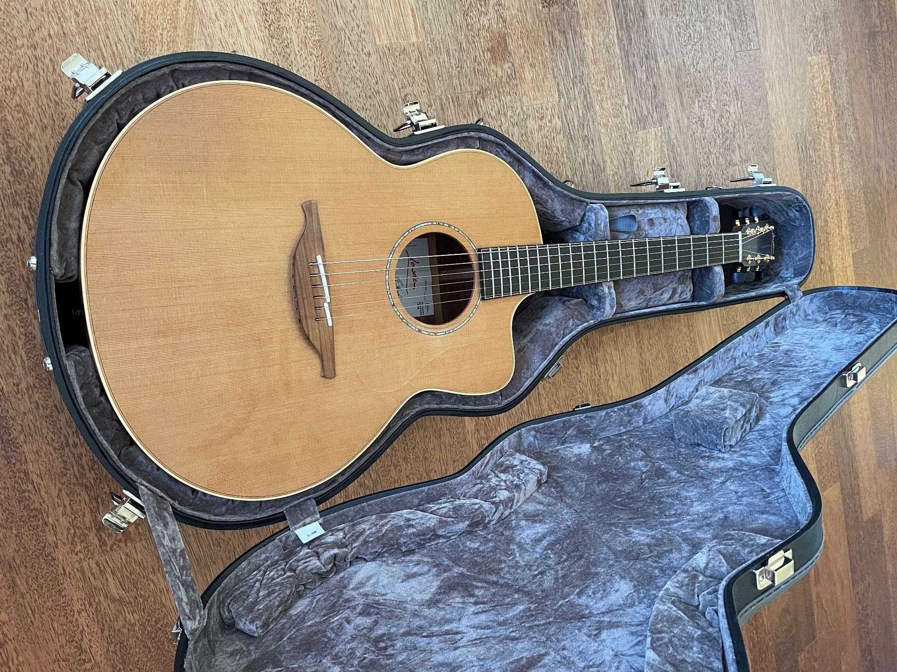 Instruments de musique: Lowden F35c Westerngitarre mit Koffer – D'occasion à Unterwasser par Kuwi 1