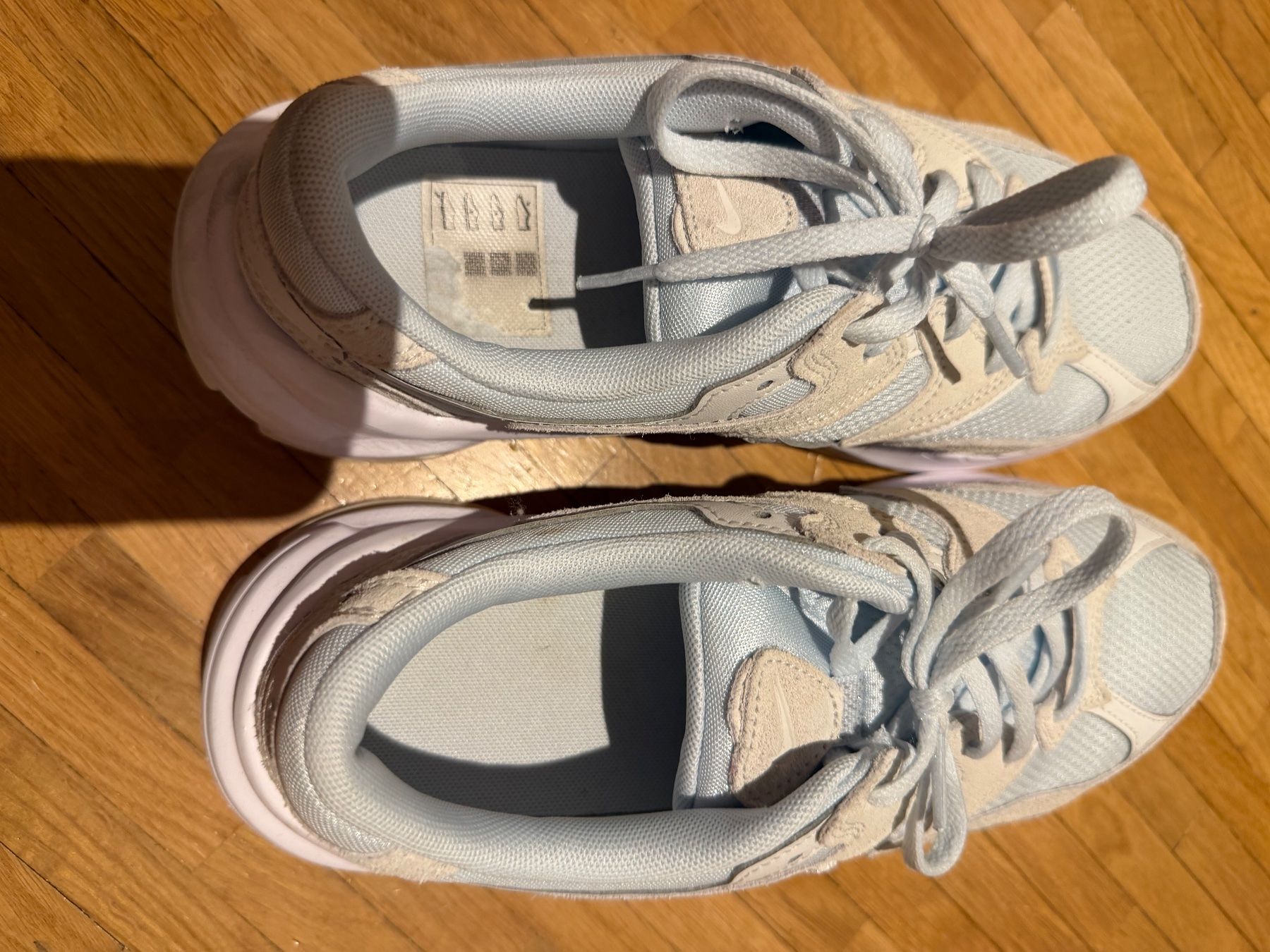 Scarpe da donna: Nike Schuhe, neuwertig, hellblau-beige, Grösse 40 – Nuovo (secondo la descrizione) da Wohlen AG venduto da baletan83 2