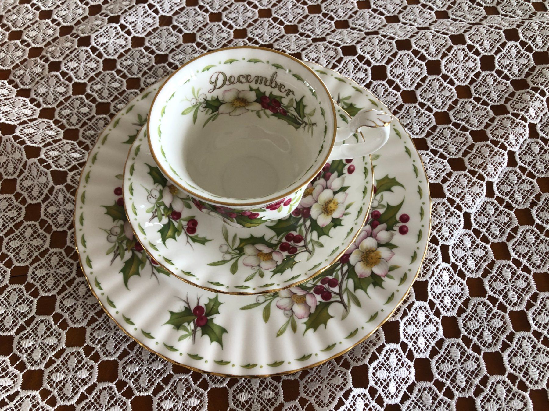 Royal Albert Set di piatti: Royal Albert Set Tasse und Teller neu – Nuovo e nell'imballaggio originale da Eich venduto da Jokove63