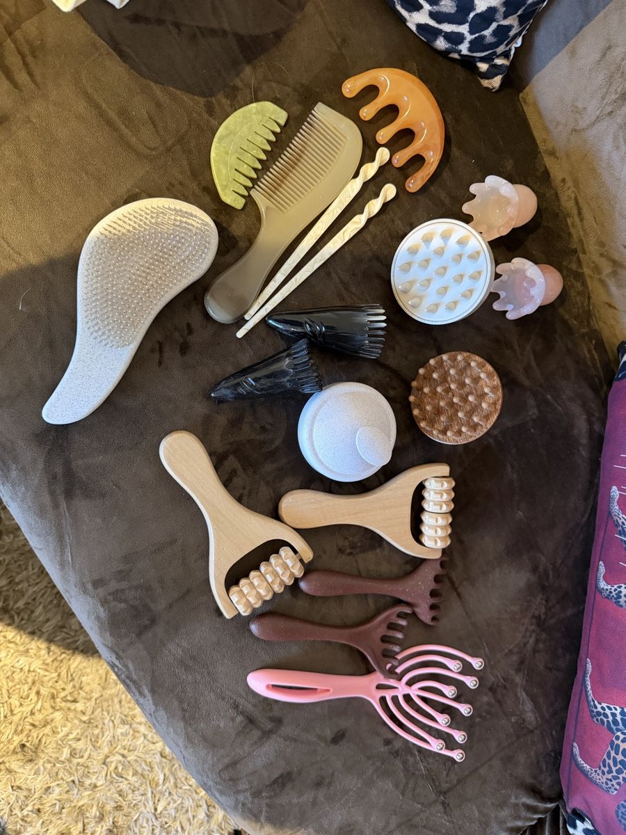 Altro per la cura dei capelli: Massage Set diverse Massage-Tools Set  – Usato da Reichenburg venduto da ibiza18