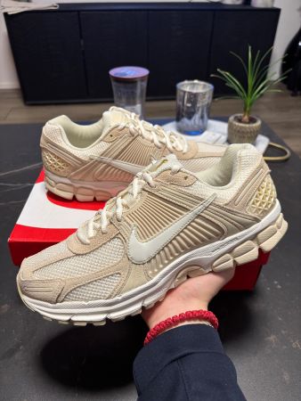 Nike Vomero 5 Beach Light Kaki Beige taille 43
