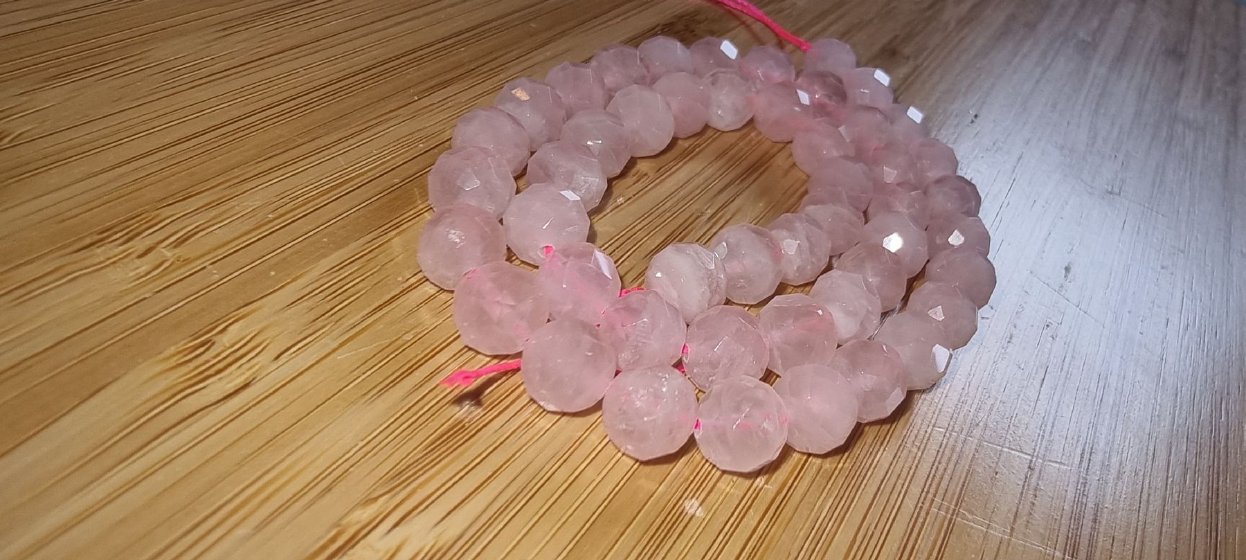 Mineralien & Heilsteine: Rosenquarz 8mm. facettiert Strang – Neu und originalverpackt aus Menziken von Mirager