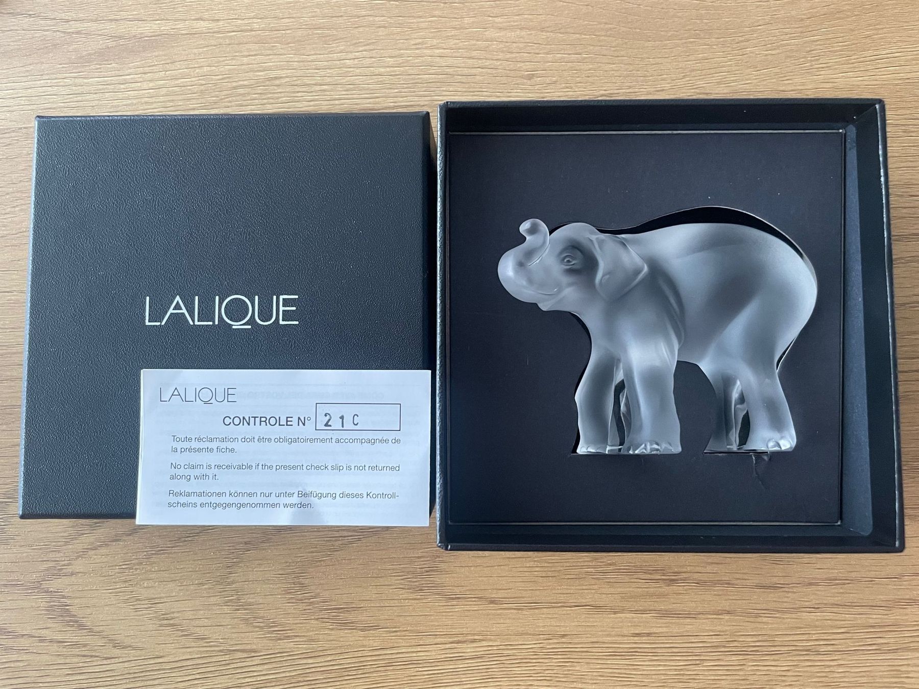 Lalique Statuette: Lalique Elefant – Nuovo e nell'imballaggio originale da Sursee venduto da YellowBlack