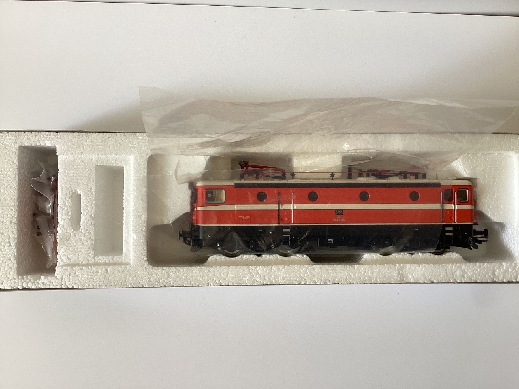 Roco Modellini di ferrovie: Roco 63760 ÖBB 1043.06 H0 1:87 – Usato da Effretikon venduto da simtek_de 7